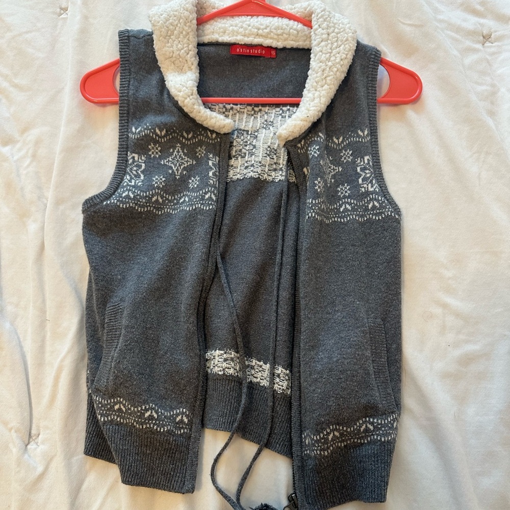 Chaps Gray Sleeveless Cardigan with Sherpa Collar